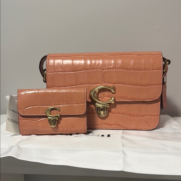 Coach Light Coral  Bag with Gold Hardware and matching wallet - Picture 1 of 14